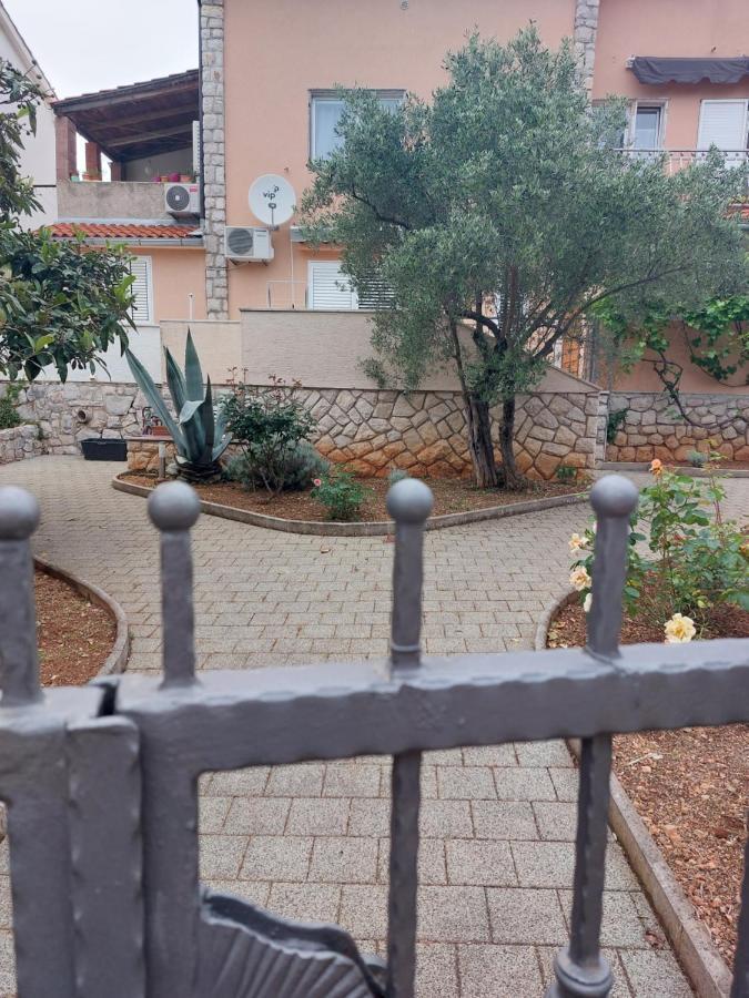 Vera Apartment Cres
