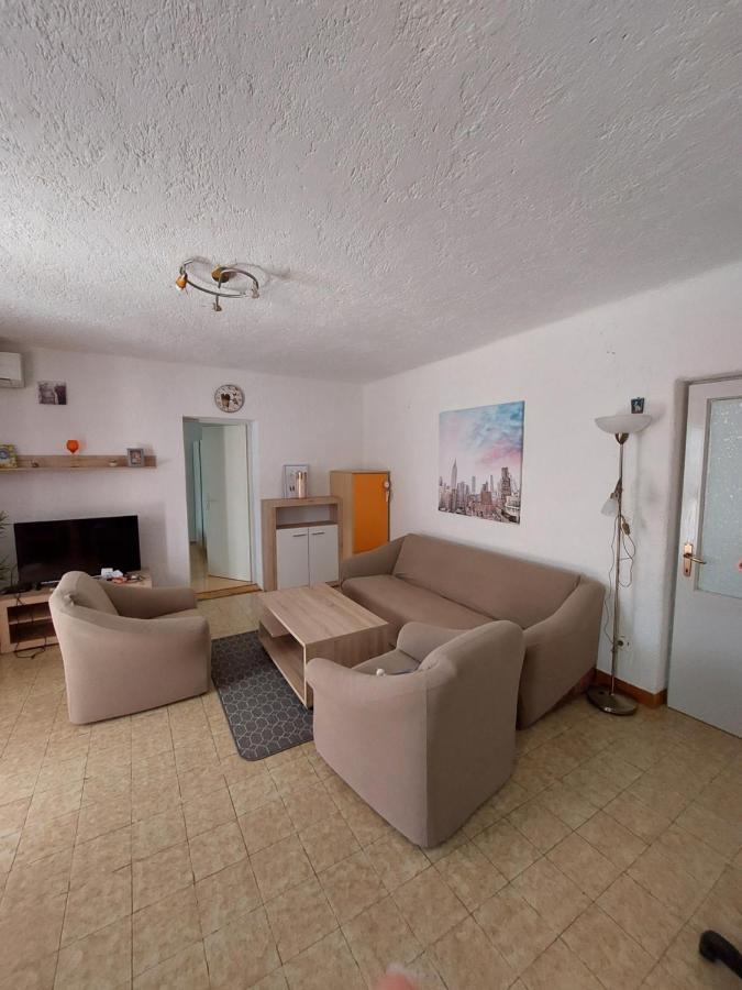 Vera Apartment Cres