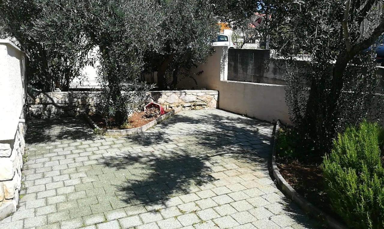 Vera Apartment Cres